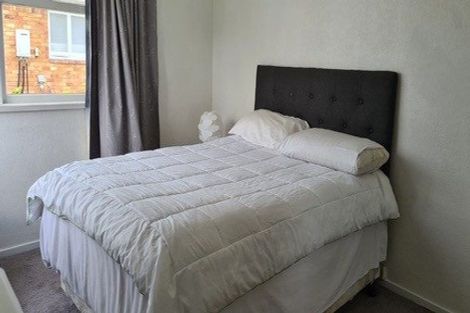 Photo of property in 2/124 Te Atatu Road, Te Atatu South, Auckland, 0610