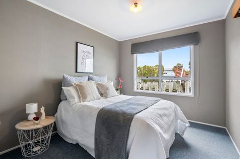 Photo of property in 12 Curlew Place, One Tree Point, 0118