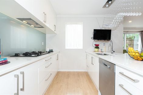 Photo of property in 19 Bordeaux Parade, Te Atatu South, Auckland, 0610