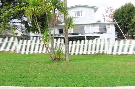 Photo of property in 16 Outlook Road, Greenhithe, Auckland, 0632