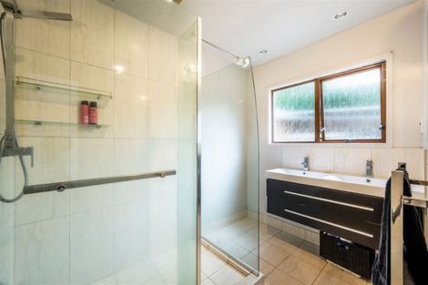 Photo of property in 2/43 Ravenwood Drive, Forrest Hill, Auckland, 0620