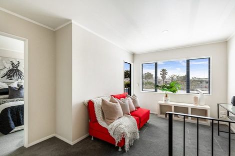 Photo of property in 4a Tuscany Way, Te Atatu Peninsula, Auckland, 0610