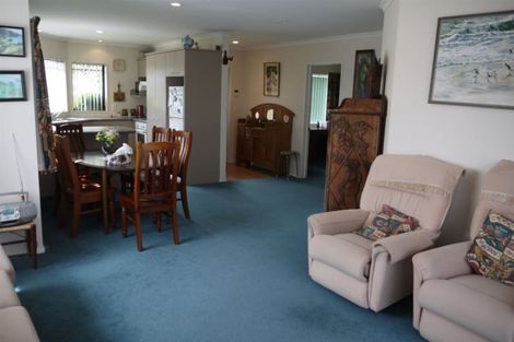 Photo of property in 7 Oakwood Place, Pukekohe, 2120