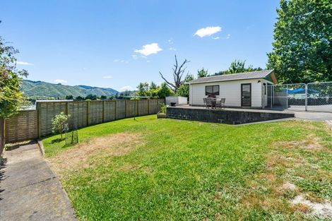 Photo of property in 2 Oaklands Grove, Clouston Park, Upper Hutt, 5018