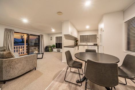 Photo of property in 2 Oaklands Grove, Clouston Park, Upper Hutt, 5018