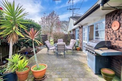 Photo of property in 15 Donzella Place, Conifer Grove, Takanini, 2112