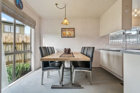 Photo of property in 5 Aronia Way, Goodwood Heights, Auckland, 2105