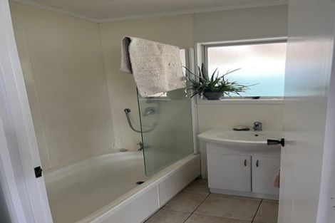 Photo of property in 23 Imperial Place, Henderson, Auckland, 0612
