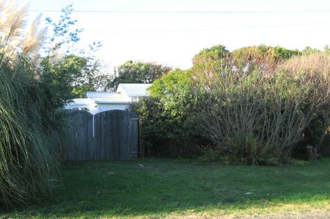 Photo of property in 19 Hemara Street, Waikanae Beach, Waikanae, 5036