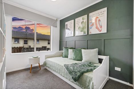 Photo of property in 70 Harmel Road, Glendene, Auckland, 0602