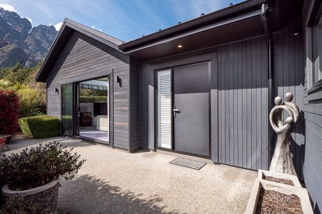 Photo of property in 27 Pendeen Crescent, Jacks Point, Queenstown, 9371