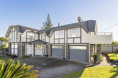 Photo of property in 70 Karewa Parade, Papamoa Beach, Papamoa, 3118