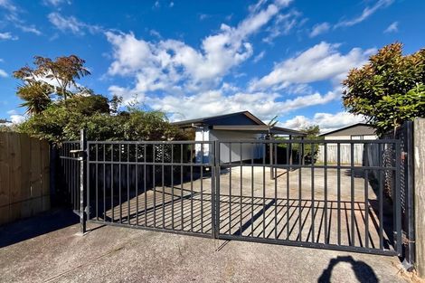 Photo of property in 2/15 Cyril Crescent, West Harbour, Auckland, 0618