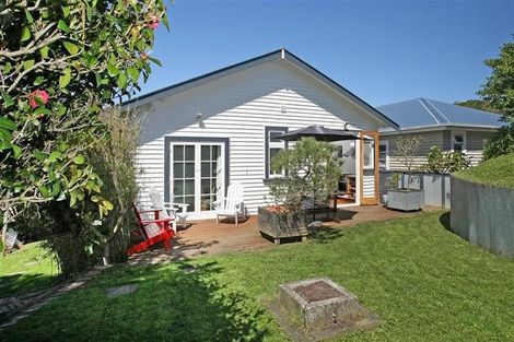 Photo of property in 16 Akatea Street, Berhampore, Wellington, 6023