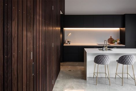 Photo of property in 70 Oak Road, Poraiti, Napier, 4112