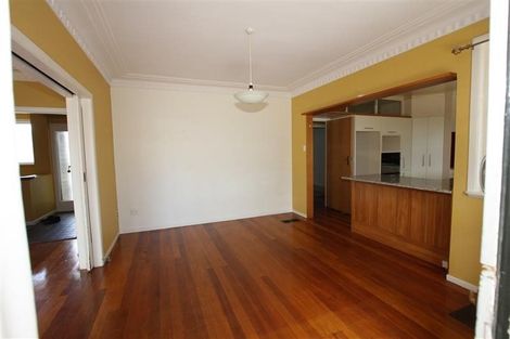 Photo of property in 24 Glenfern Road, Mellons Bay, Auckland, 2014