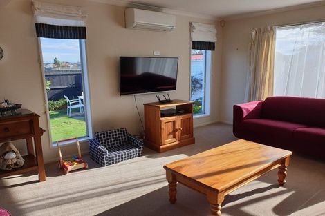 Photo of property in 2/18 Heaphy Place, Casebrook, Christchurch, 8051