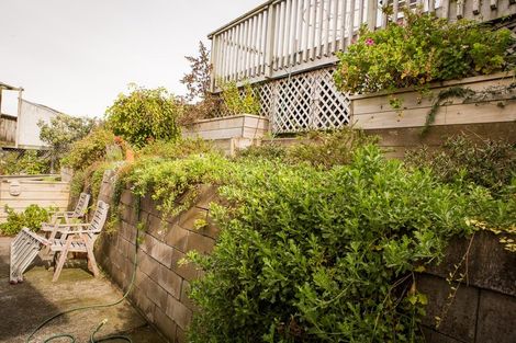 Photo of property in 15 Gloaming Hill, Titahi Bay, Porirua, 5022