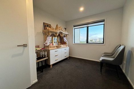 Photo of property in 5 Poutawa Lane, Clarks Beach, 2122