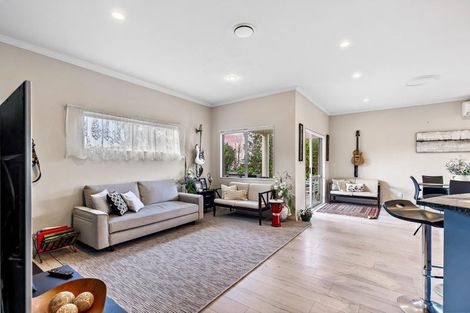 Photo of property in 21 Cinnabar Place, Westgate, Auckland, 0614