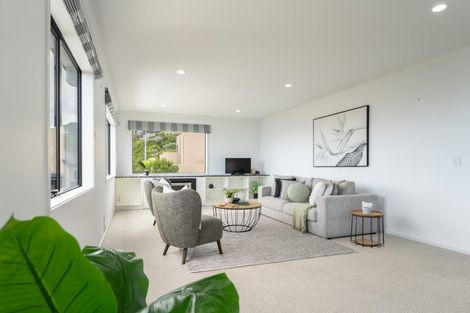 Photo of property in 7 Forbes Lane, Newlands, Wellington, 6037