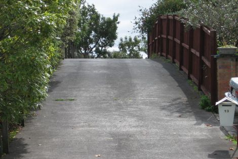 Photo of property in 13 Darlington Place, Glendene, Auckland, 0602