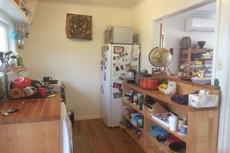 Photo of property in 2/2 Earl Road, Titirangi, Auckland, 0604