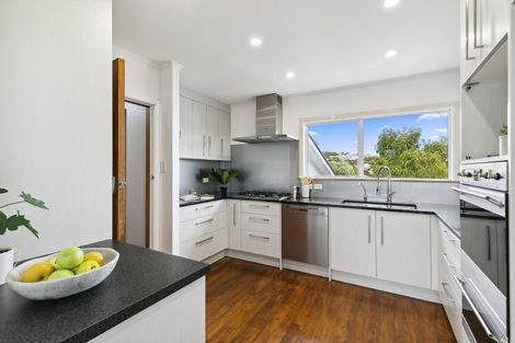 Photo of property in 12 Kinapori Terrace, Newlands, Wellington, 6037