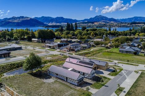 Photo of property in 4 Glenbrae Crescent, Wanaka, 9305