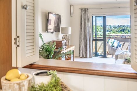 Photo of property in 9/8 Tobago Place, Sunnynook, Auckland, 0620