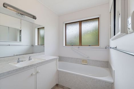 Photo of property in 2/508 Saint Aubyn, Hastings, 4122