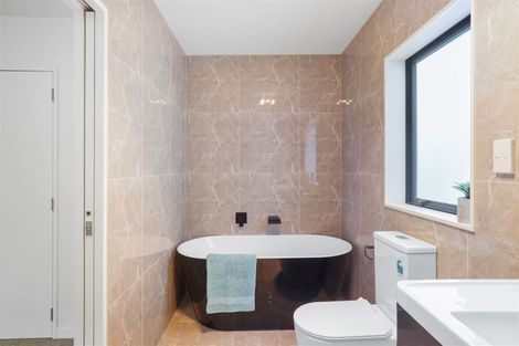 Photo of property in 5b Woodhouse Place, West Harbour, Auckland, 0618