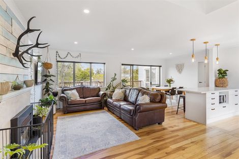 Photo of property in 31 Cockle Bay Road, Cockle Bay, Auckland, 2014