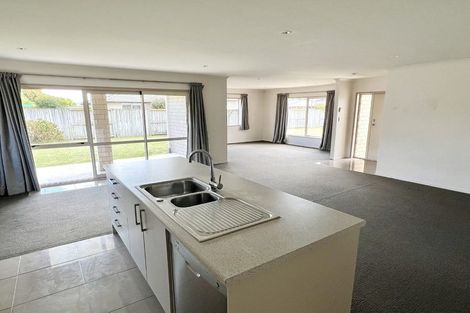 Photo of property in 2 Derwent Place, Flagstaff, Hamilton, 3210