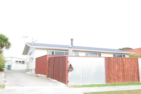 Photo of property in 32 Shortland Street, Tamatea, Napier, 4112