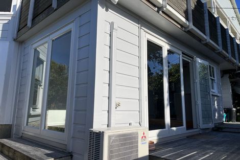 Photo of property in 203 Melbourne Road, Island Bay, Wellington, 6023