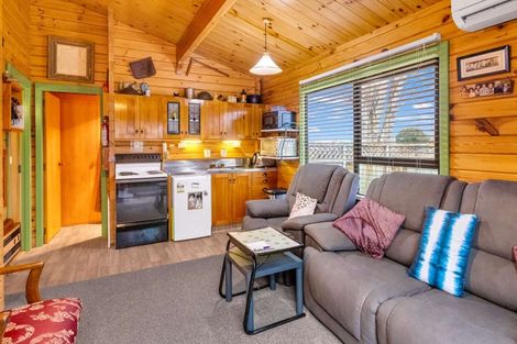 Photo of property in 39 Newburn Street, Waikaia, 9778