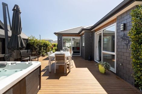 Photo of property in 73 Bert Wall Drive, Omokoroa, 3114