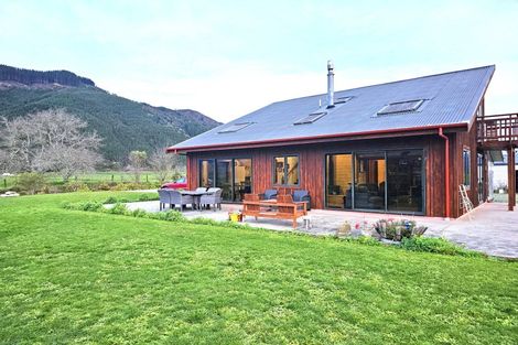 Photo of property in 72 Hotham Street, Murchison, 7007