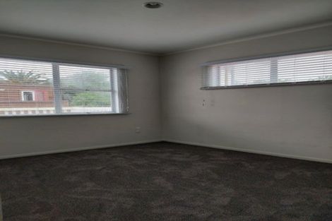 Photo of property in 1/41 Masterton Road, Rothesay Bay, Auckland, 0630