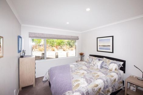 Photo of property in 20 The Fjord, Aotea, Porirua, 5024