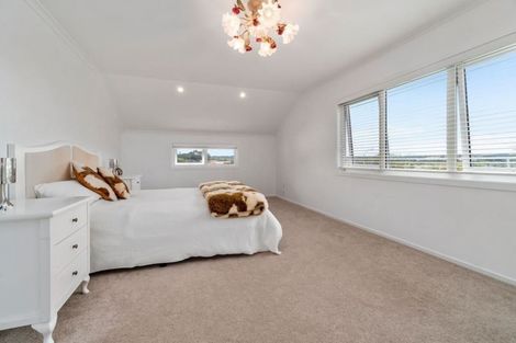 Photo of property in 17 Gala Place, Henderson, Auckland, 0612