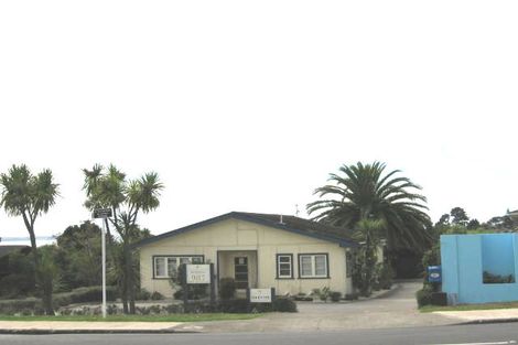 Photo of property in 2/987 Beach Road, Torbay, Auckland, 0630