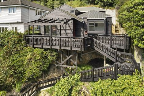 Photo of property in 113 Houghton Bay Road, Houghton Bay, Wellington, 6023