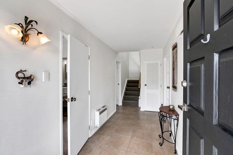 Photo of property in 11 Leatham Avenue, Strandon, New Plymouth, 4312