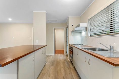 Photo of property in 2 Louise Place, West Harbour, Auckland, 0618