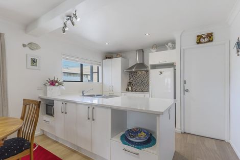 Photo of property in 1/52 Florence Avenue, Orewa, 0931