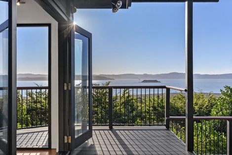 Photo of property in 11 Karaka Street, Eastbourne, Lower Hutt, 5013