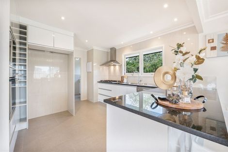 Photo of property in 7 Santa Monica Place, Goodwood Heights, Auckland, 2105