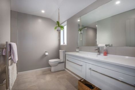 Photo of property in 2 Grace Cove, Aotea, Porirua, 5024